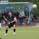Robin Schmitt schießt