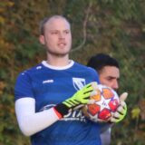 Hendrik Hamelmann vom PSV Bork hält einen Ball in der Hand.