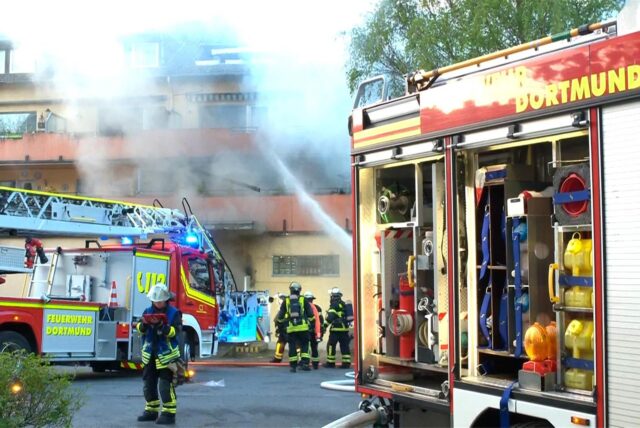 Am Körner Hellweg gibt es am Montagabend (14.4.) einen Feuerwehreinsatz. Die Straße ist gesperrt.