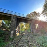 Die Brücke über die Eisenbahnanlage am Loerweg in Kessebüren hat die schlechtest mögliche Note 4,0 bekommen. Sie gilt als nicht sanierungsfähig, soll abgerissen werden.