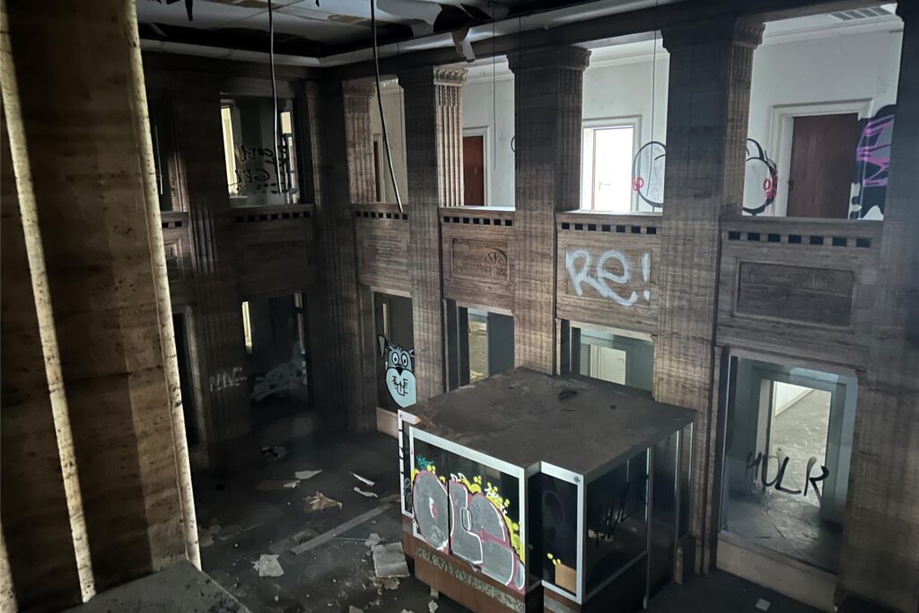 Die Eingangshalle der alten Hoesch-Zentrale. 