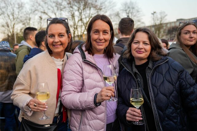 Beim Dortmunder Feierabendmarkt kommen Weinliebhaber auf ihre Kosten.