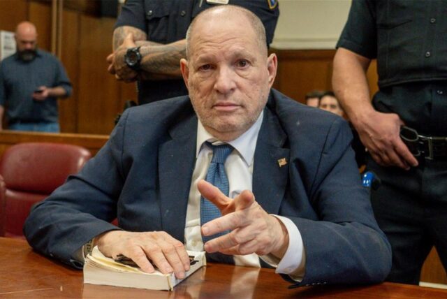 Der ehemalige Filmproduzent Harvey Weinstein erscheint zu seinem Wiederaufnahmeverfahren vor dem Manhattan Criminal Court.