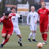 Zweikampf um den Ball.