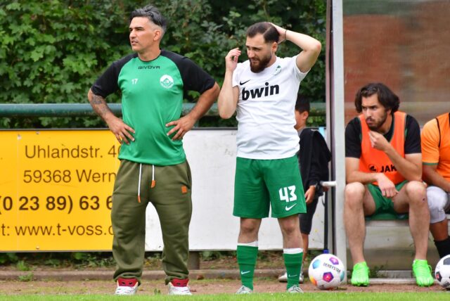 Leonardo Amoresano als Trainer an der Seitenlinie des SV Stockums.