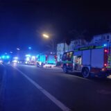 Feuerwehrfahrzeuge stehen vor dem Seniorenzentrum „Haus am Nordberg“