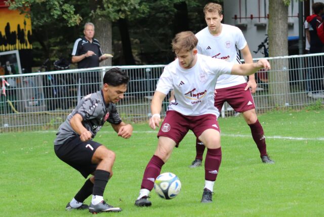 Duell um den Ball.