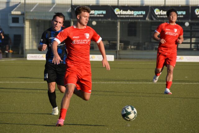 Ein Spieler der SG Bockum-Hövel am Ball.