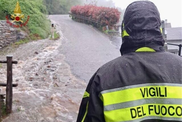 Die Feuerwehren sind wegen der heftigen Regenfälle im Großeinsatz.