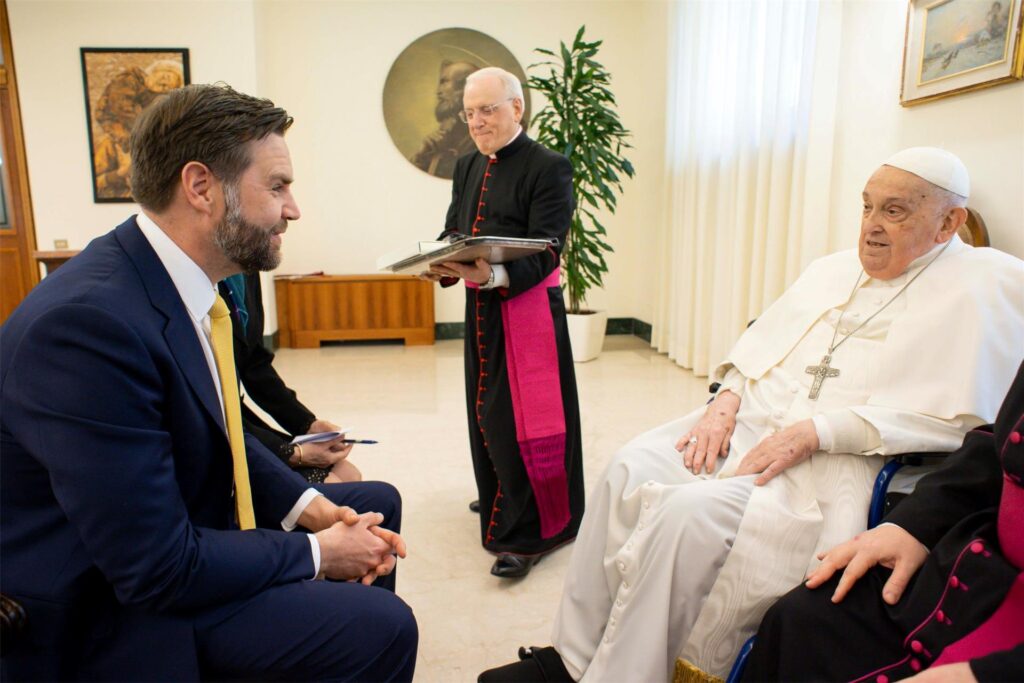 Papst Franziskus empfängt US-Vizepräsident JD Vance (l), bevor er den Segen Urbi et Orbi (lateinisch für Papst Franziskus empfängt US-Vizepräsident JD Vance (l), bevor er den Segen Urbi et Orbi (lateinisch für