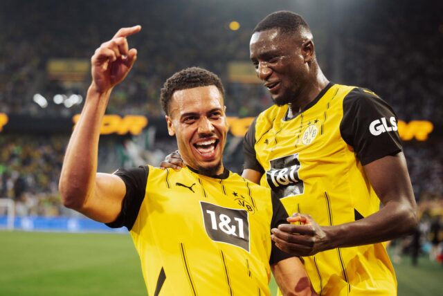Serhou Guirassy und Felix Nmecha jubeln.