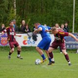 Spieler von BR Billmerich im Zweikampf mit Rünthes Kapitän Steven Schnura.