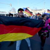 Demonstranten zogen bei einem Protestmarsch im Rahmen bundesweiter Demonstrationen unter dem Motto „Gemeinsam für Deutschland“ Ende März durch München. Auch in Dortmund ist am Samstag (26.4.) ein solcher Aufzug geplant.