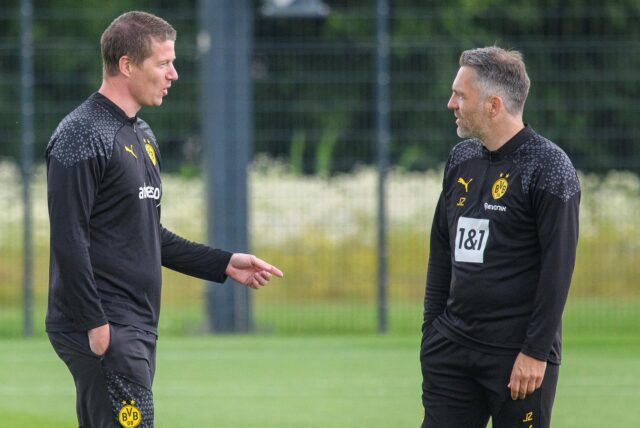 Mike Tullberg spricht mit Jan Zimmermann.