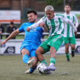 Cagatay Tutar grätscht den Ball.