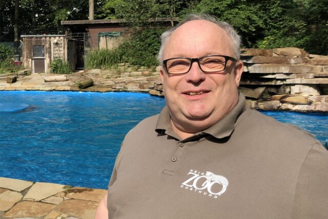 Zoo-Direktor Dr. Frank Brandstätter vor der alten Robbenanlage im Zoo Dortmund