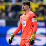 Gregor Kobel schaut zur Seite.