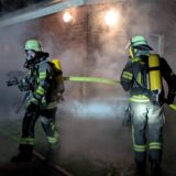 Feuerwehrleute am Sportzentrum Dahl in Werne