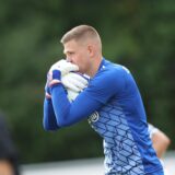 Jan Zollinger von Eintracht Werne hält einen Ball fest.