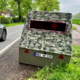 Der mobile Superblitzer auf der Massener Straße in Holzwickede.