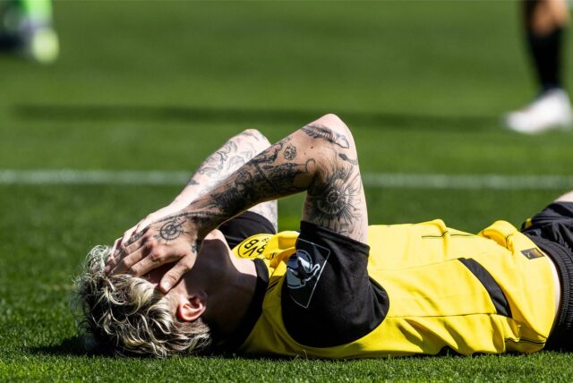 Niklas Jessen liegt am Boden