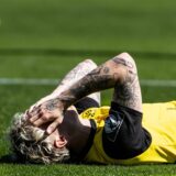 Niklas Jessen liegt am Boden