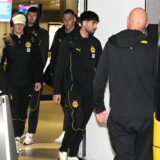 Die BVB-Spieler gehen Richtung Mannschaftsbus.