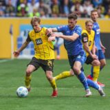 Daniel Svensson im Zweikampf.