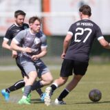 Lukas Weihrich im Zweikampf.