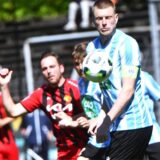 ASC-Kapitän Jan-Patrick Friedrich lässt den Schuss von Stefan Oerterer passieren. Der Ball geht am Tor vorbei.
