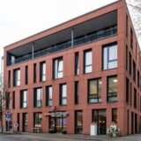 Für das Ladenlokal neben der Altstadt Apotheke wird ein neuer Mieter gesucht. Makler Helmut von Bohlen berichtet von konkretem Interesse aus dem Dienstleistungsbereich.