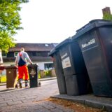 Restmüll und Biomüll wird von der Müllabfuhr abgeholt.