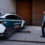 Spanische Polizisten haben drei Kinder befreit, die von ihren deutschen Eltern jahrelang zu Hause in der nordspanischen Stadt Oviedo eingesperrt worden waren.