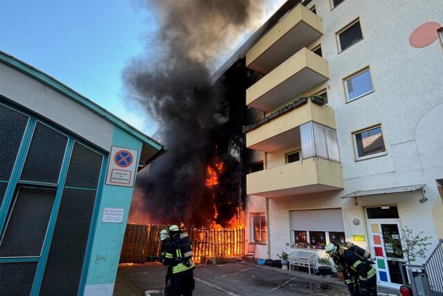 Ein Brand an der Oesterholzstraße in Dortmund verursachte viel Rauch