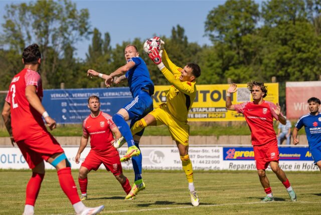 Spielszene Holtzwickeder SC gegen Lüner SV.