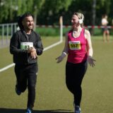 Mimoun Jamali (M40) und Derya Bayar-Remmert happy beim Zieleinlauf.