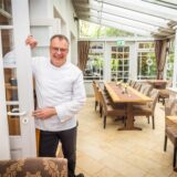 Günther Overkamp in seinem Restaurant in Dortmund-Höchsten