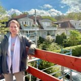 Kerstin Froese auf einer Baustelle.