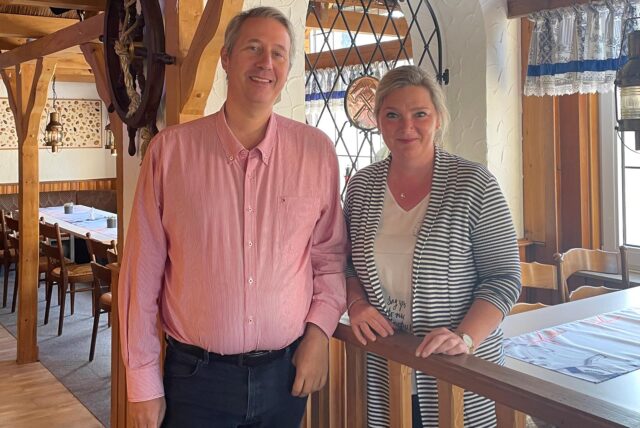 Stefan Schneider und seine Frau Tanja in ihrem ehemaligen Restaurant Schnitzelyacht in Selm.