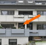 In Dortmund-Sölde steht in diesem verklinkerten Mehrfamilienhaus eine Maisonettewohnung zum Verkauf.