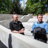 Zoo-Projektleiter Tobias Nietsch, Zoo-Sprecher Marcel Stawinoga und Johannes Zejfert von den Sport- und Freizeitbetrieben auf der Baustelle.