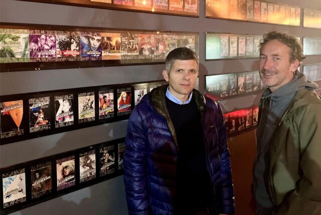 Patrick Schröder und Holger Schmidt im Empfangsbereich der Diskothek Nightrooms.