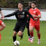 Denis Czarnecki vom Lüner SV am Ball.