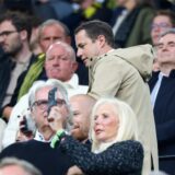 Lars Ricken schaut zur Seite.