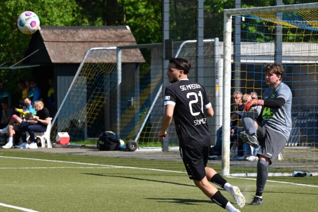 Spielszene Kamener SC  gegen SG Massen.