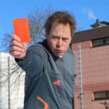 Norbert Grabarczyk zeigt die Rote Karte.