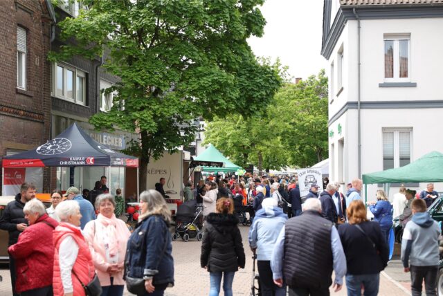 Die große Resonanz auf den Borker Frühling war der Lohn für die Entscheidung der Werbegemeinschaft, eine neue Freiluftveranstaltung zu organisieren.