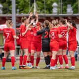 Die Frauen von RW Unna schwören sich auf ein Spiel ein.