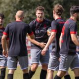 Werner SC Spieler klatschen sich ab.