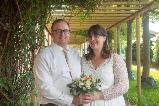 Jennie (geborene Olschowski) und Alex Schellhorn haben am Rathaus zu Castrop-Rauxel geheiratet.